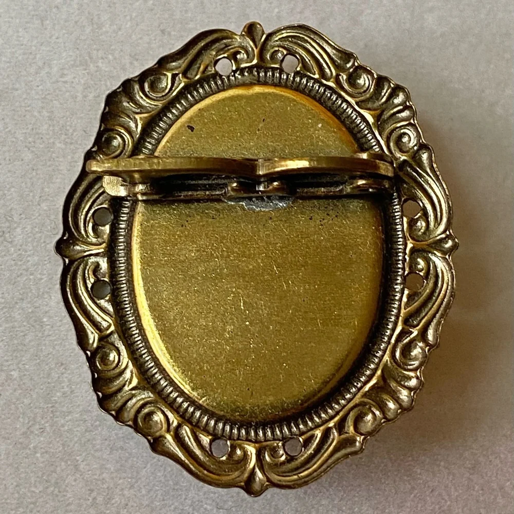 smoke home brooch