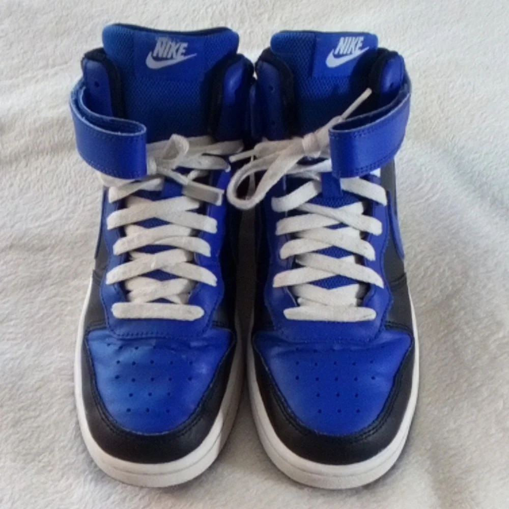 Nike nikes blue