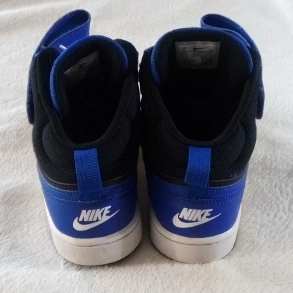Nike nikes blue