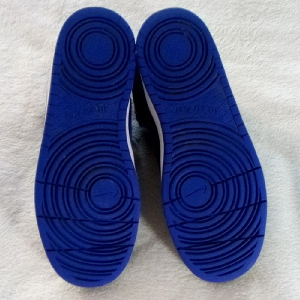Nike nikes blue
