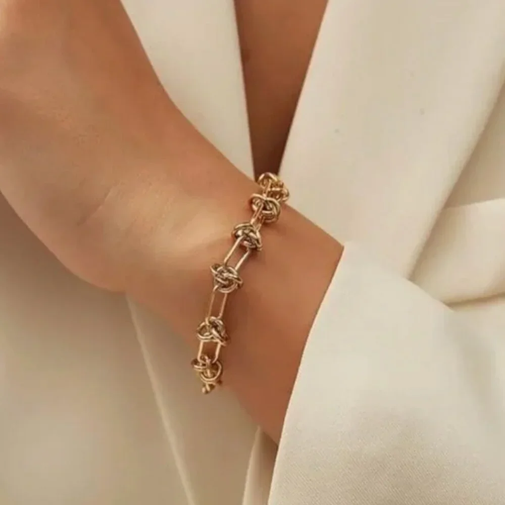 NEW 18k Gold Plated Elegant Gold Knot Bracelet