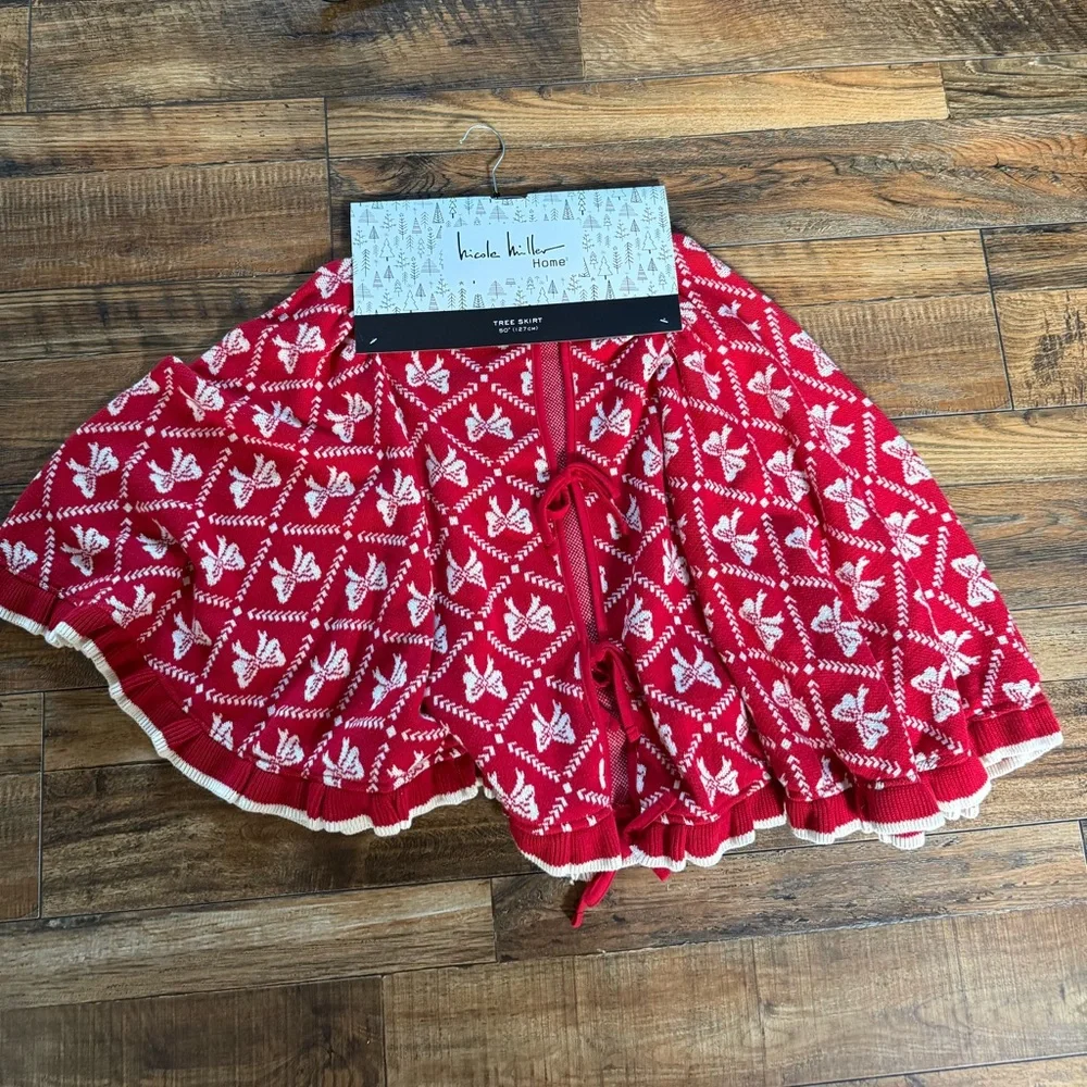 Nicole Miller Red and White Floral Skater Skirt
