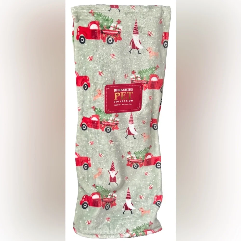 BERKSHIRE CHRISTMAS HOLIDAY THROW BLANKET W/ SANTA DOGS TRUCKS TREES PRESENTS