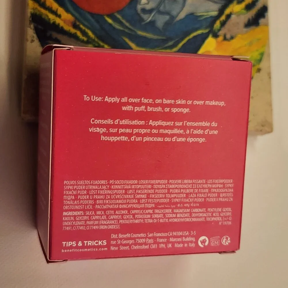 Benefit blurs pores