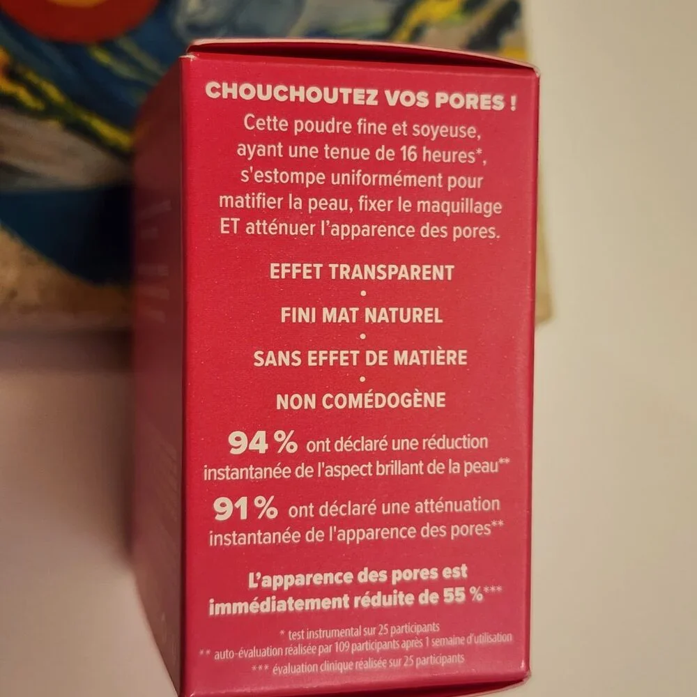 Benefit blurs pores
