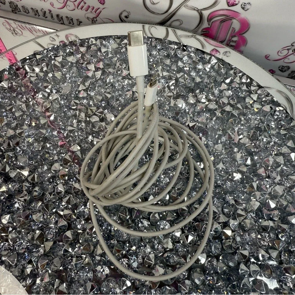 N/A white charging