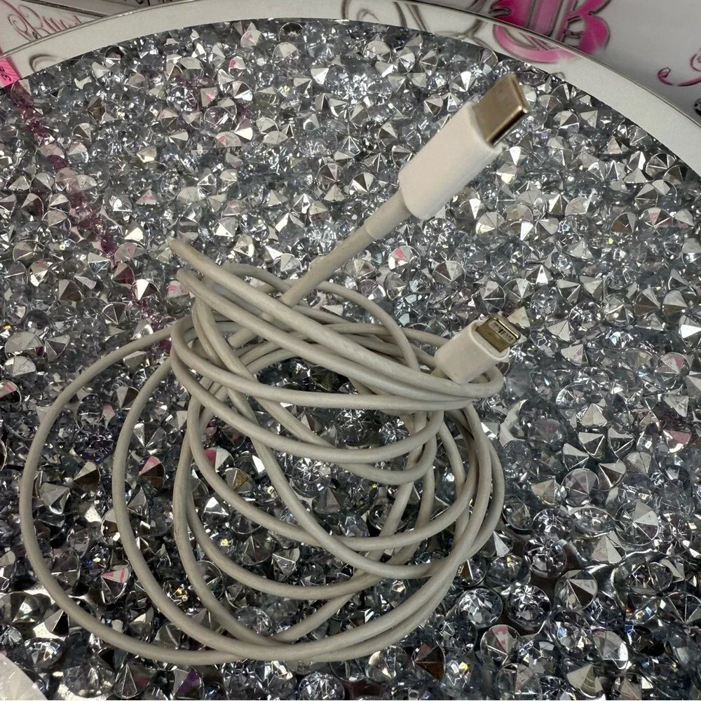 N/A white charging