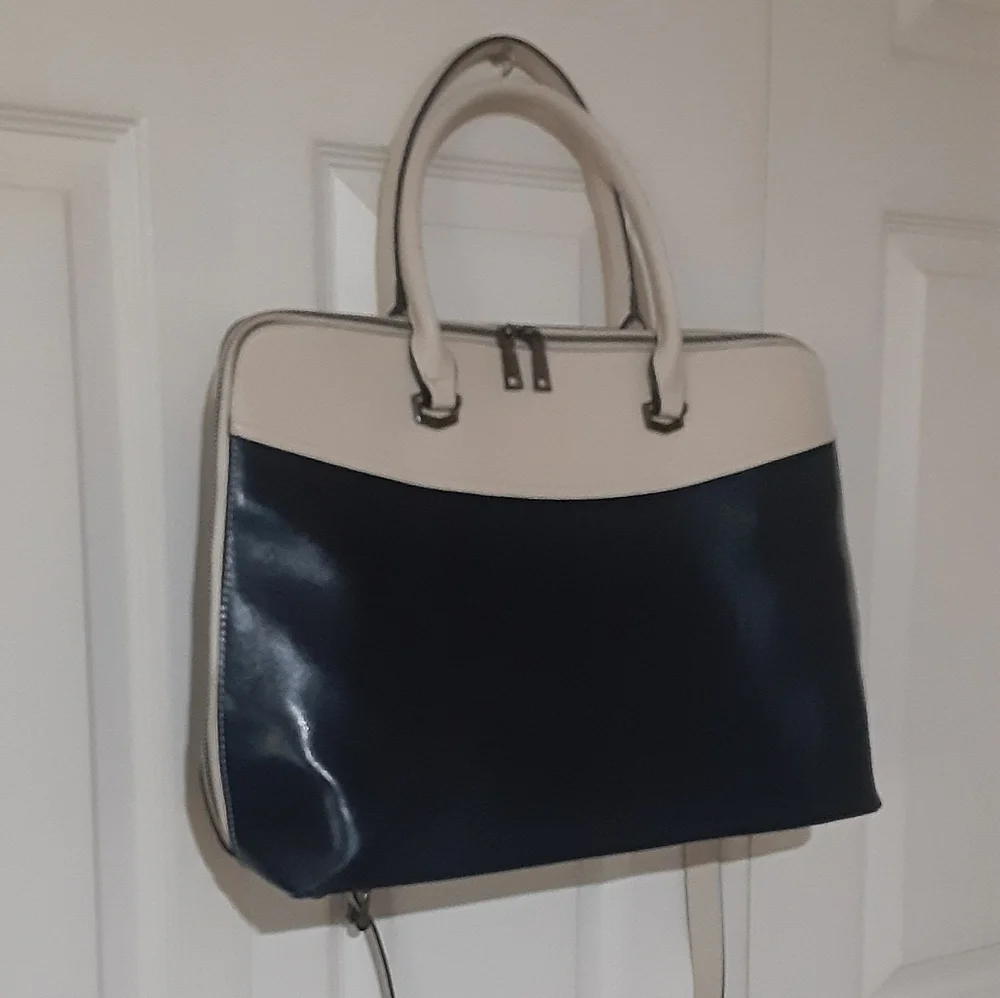Cluci Navy and Cream Laptop Bag
