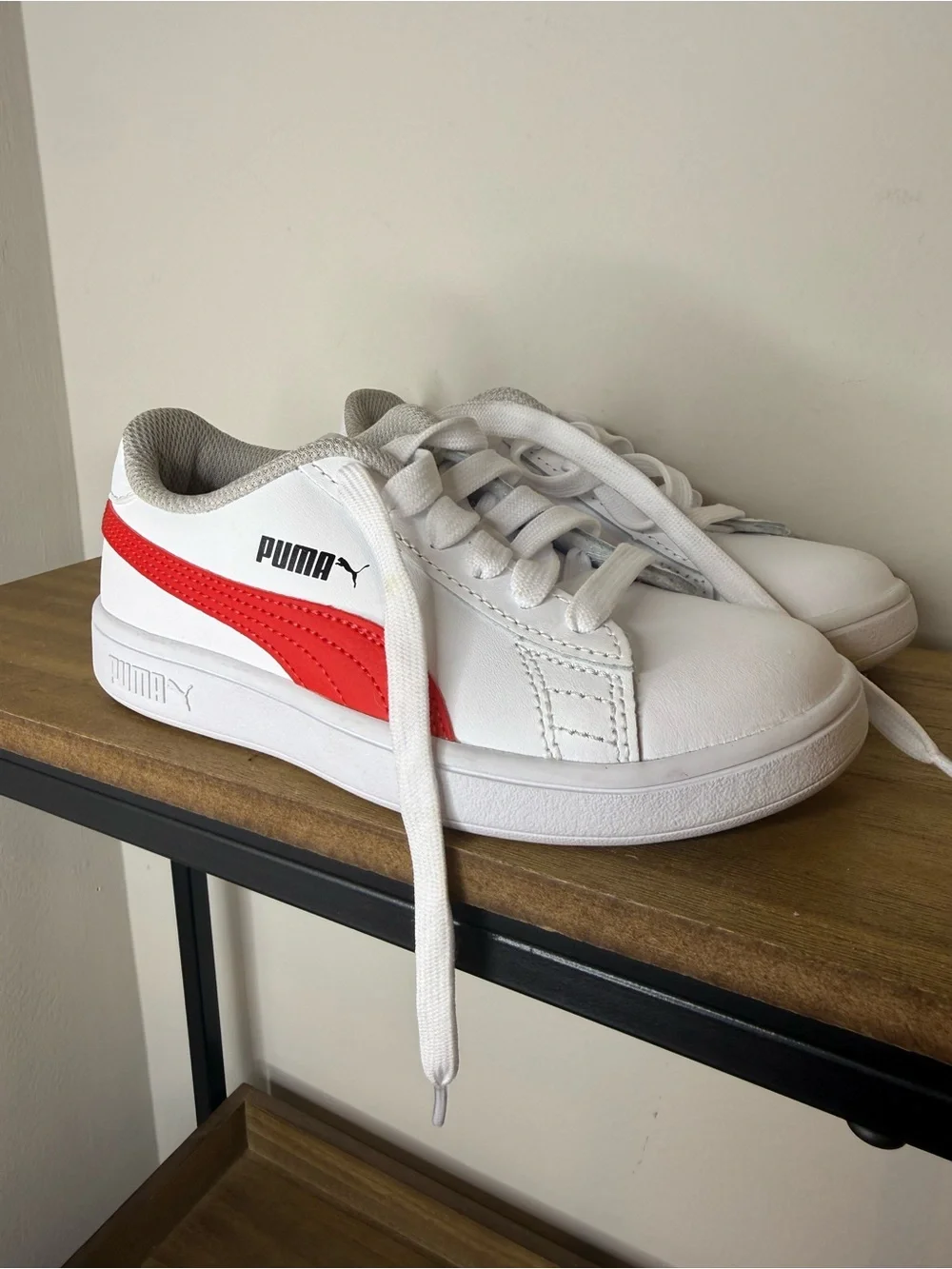 Puma clean white