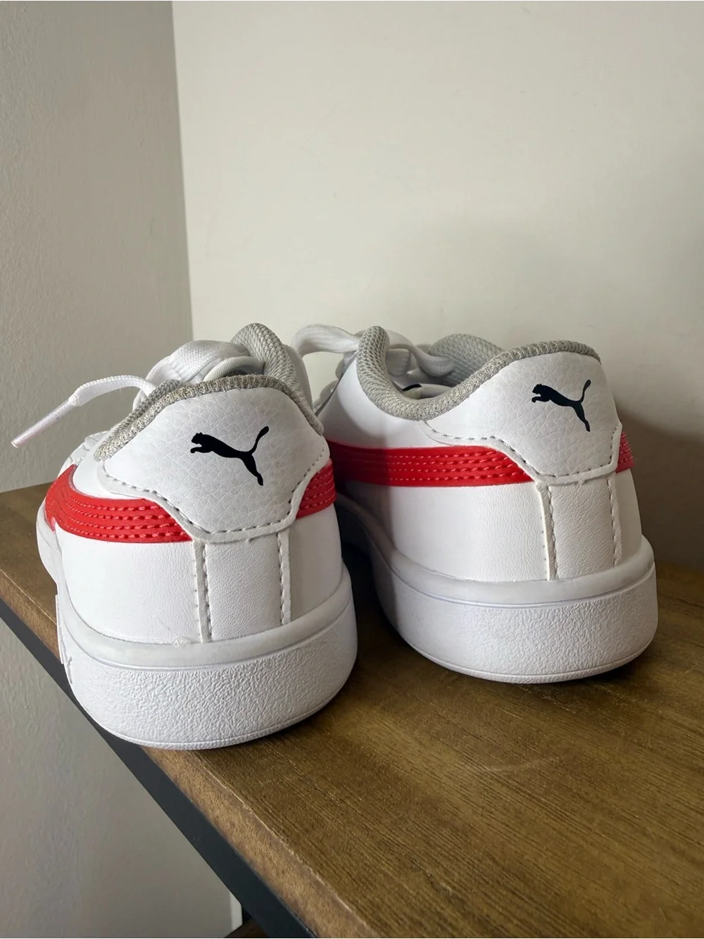 Puma clean white