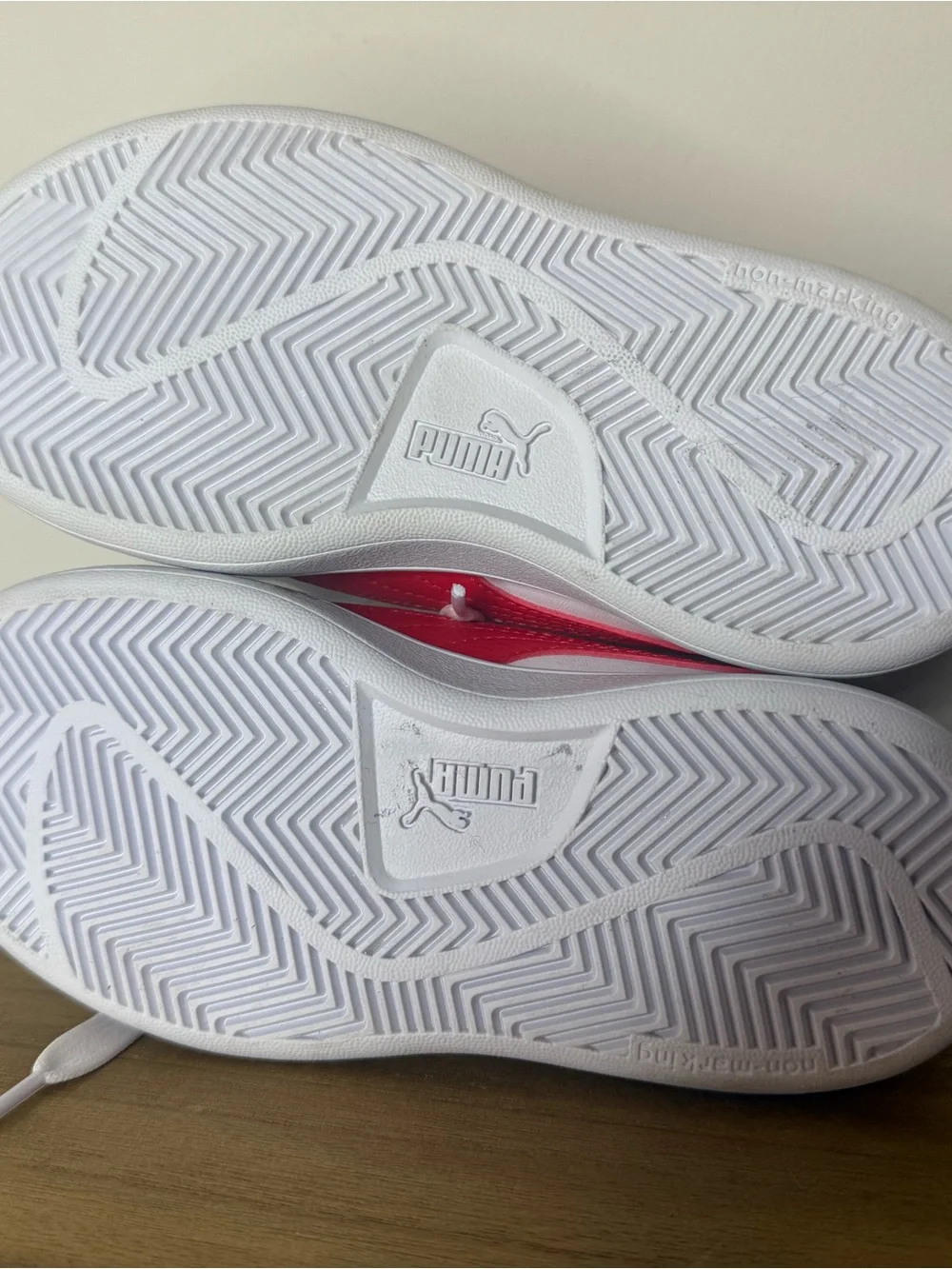 Puma clean white