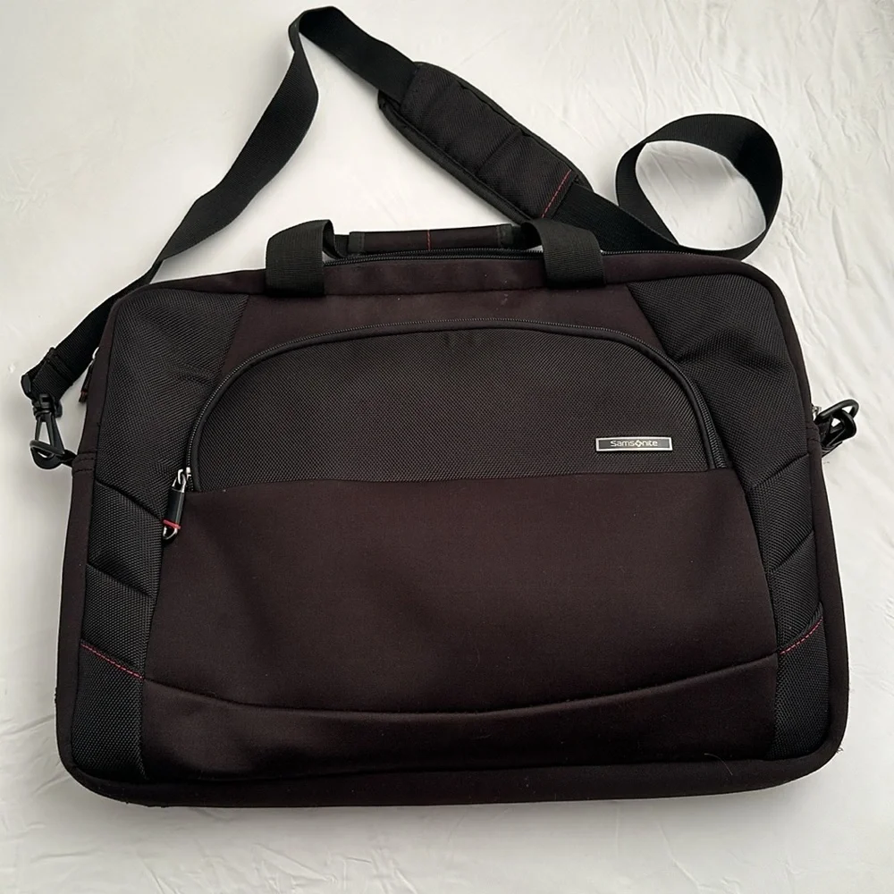 Samsonite black soft padded laptop bag