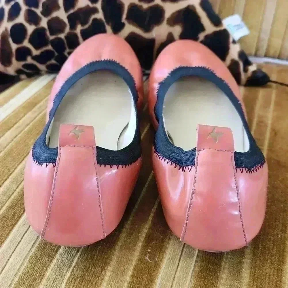 Very Lovely Soles preowned good