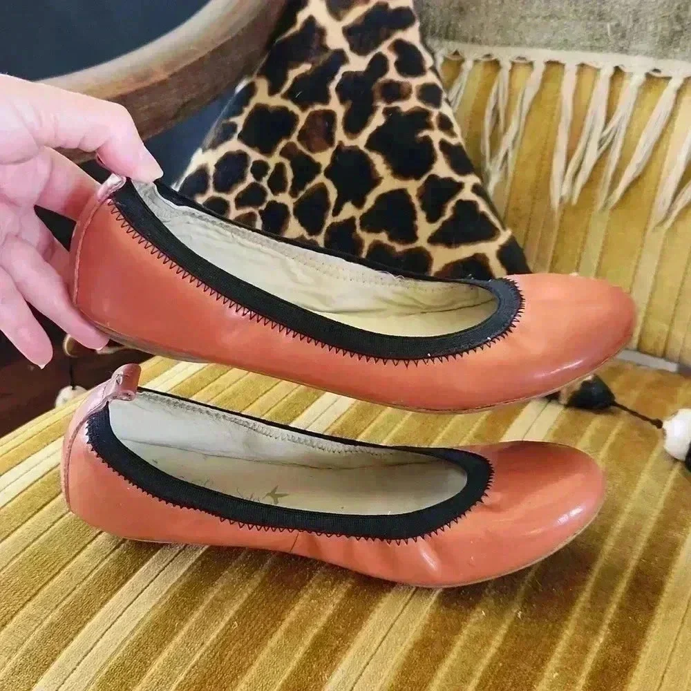 Very Lovely Soles preowned good