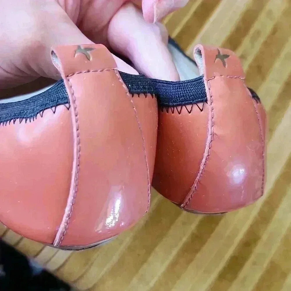 Very Lovely Soles preowned good