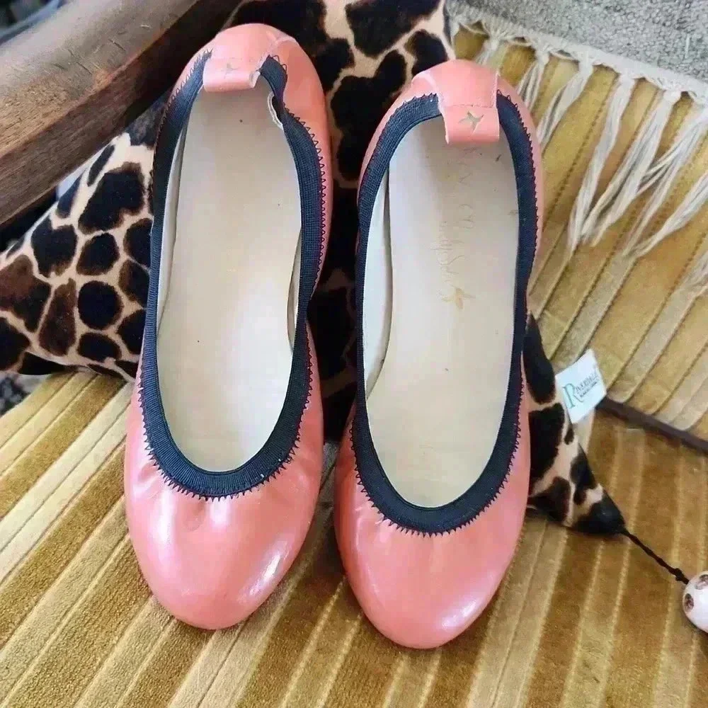 Very Lovely Soles preowned good
