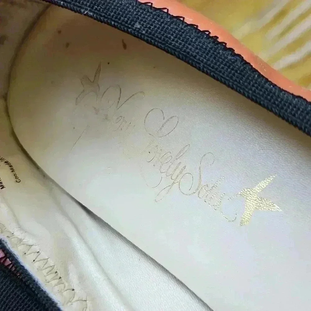 Very Lovely Soles preowned good