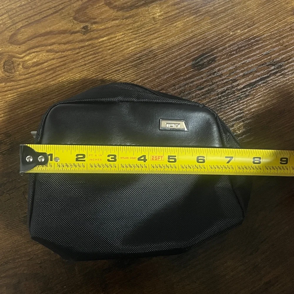 Tumi delta small