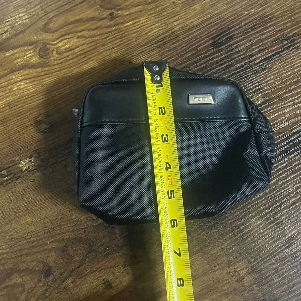 Tumi delta small