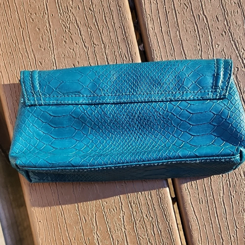 Luxurious Blue Snakeskin Clutch‎