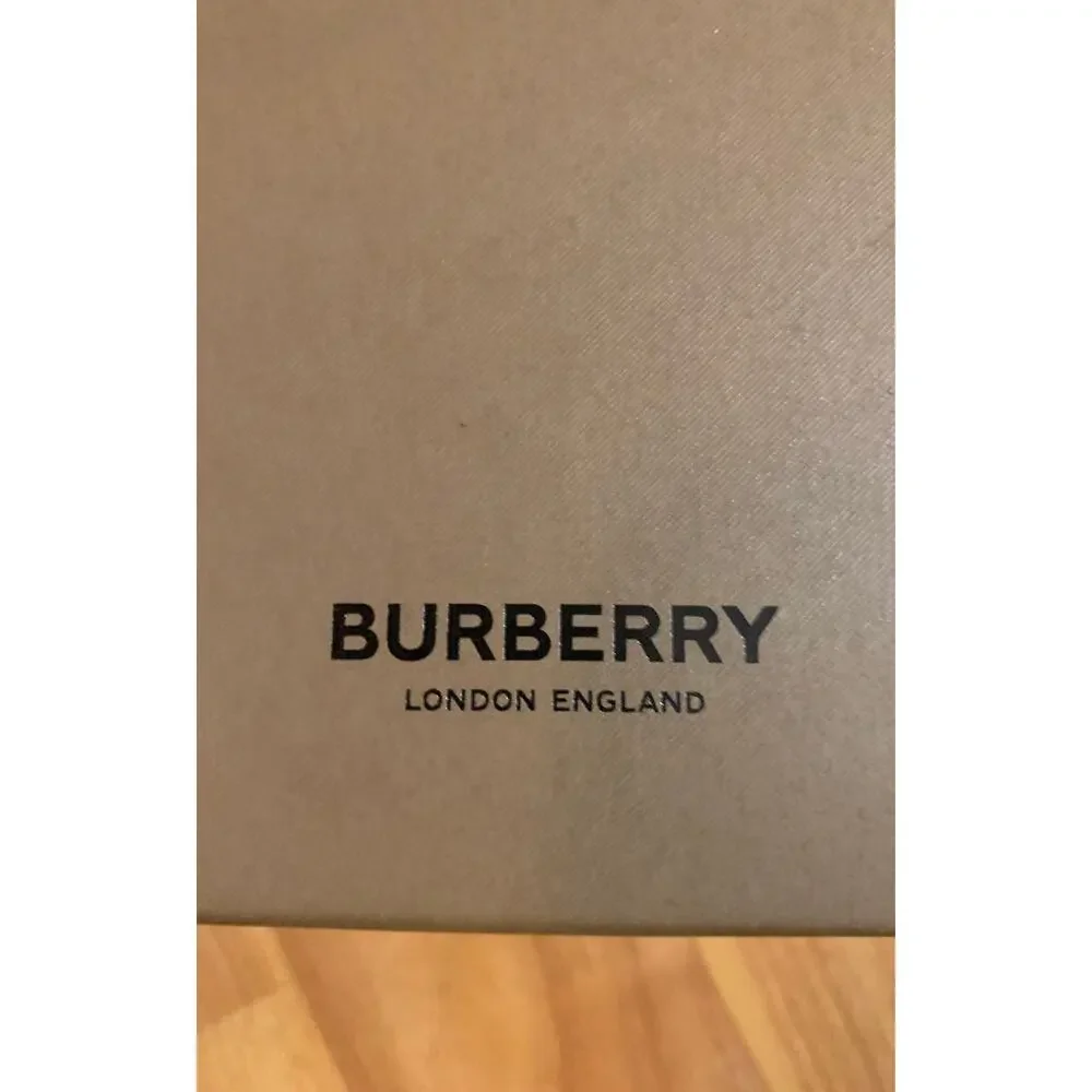 Burberry empty sunglasses