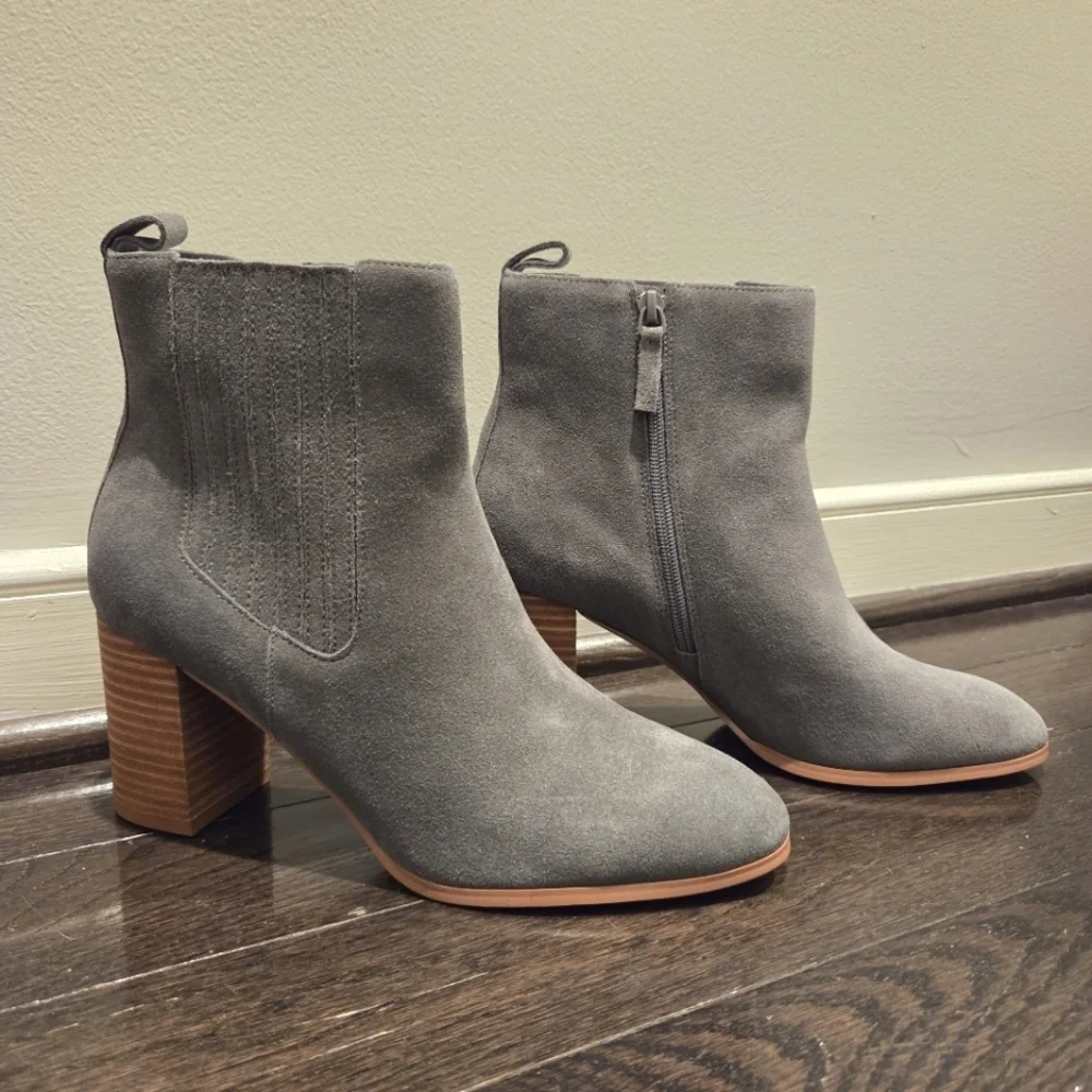 Violet & Red Stitchfix Gray Suede Booties 