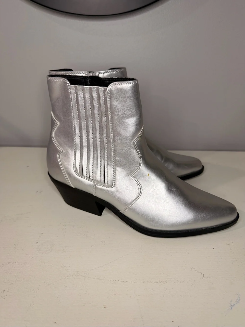NOBO sleek silver