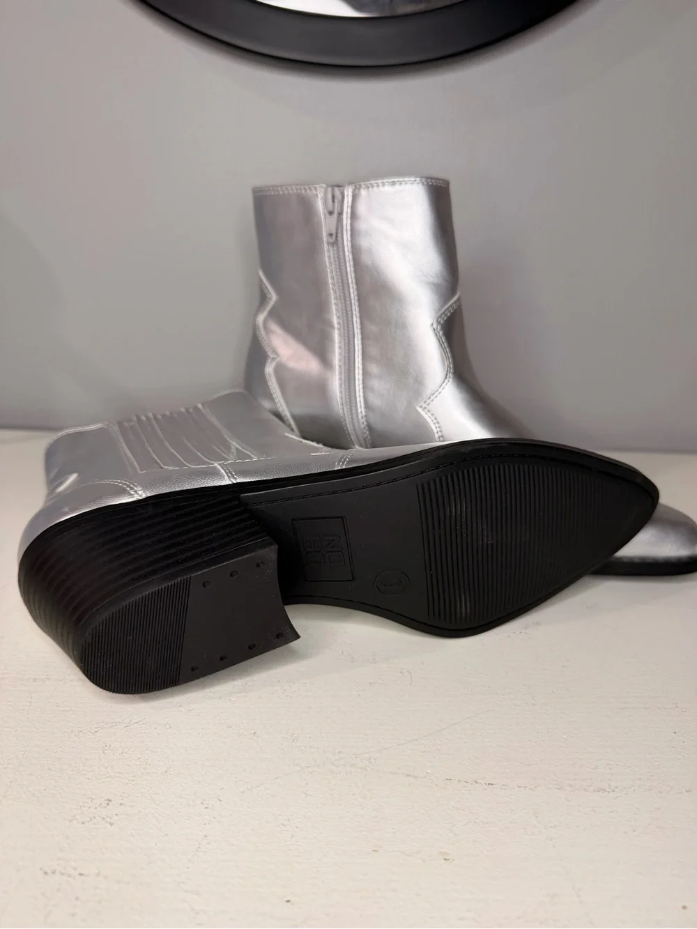 NOBO sleek silver