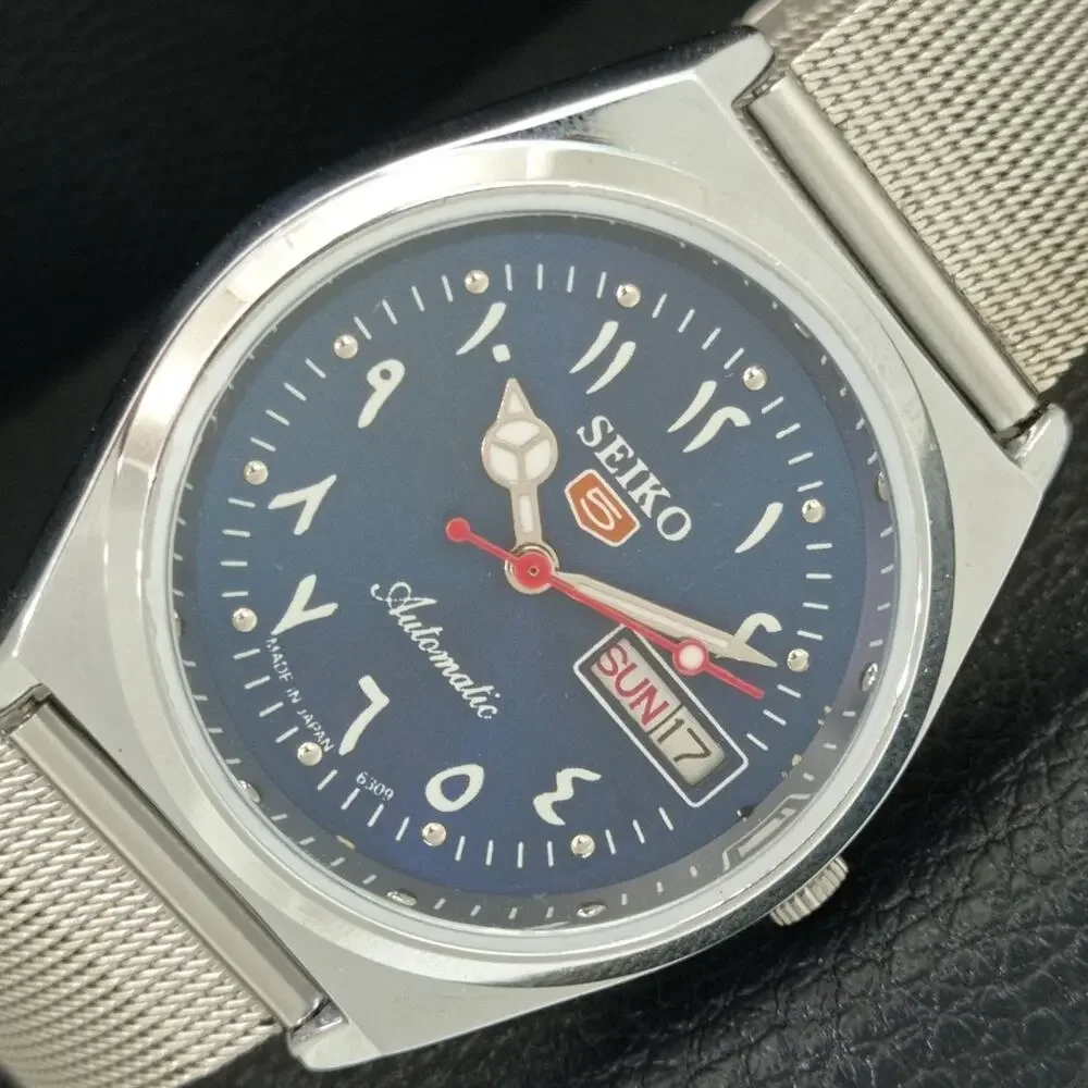 Vintage 1975 Seiko Automatic Mens Silver Watch W/daydate & Red accents