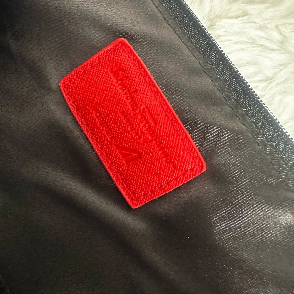 *SALVATORE FERRAGAMO* NWOT Perfume Alitalia Airlines Magnifica Zip Cosmetic Case