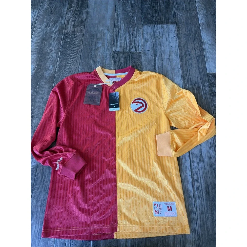 Men's Mitchell & Ness Yellow/Red Atlanta Hawks Long Sleeve Hardwood‎ Medium