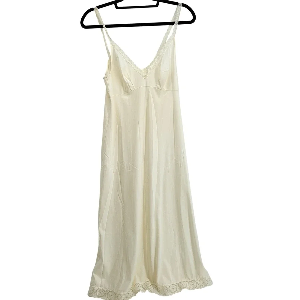 Vintage Vanity Fair Cream Lace Trim Full Slip‎ Dress 32 TT Ivory Midi Nightgown