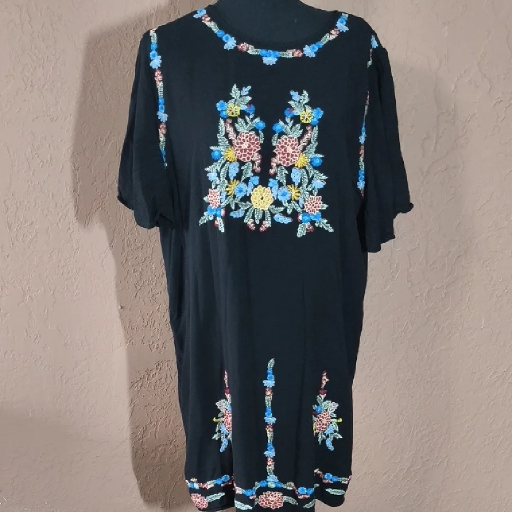 Entro Women's Black Floral Embroidered Dress Size 1X