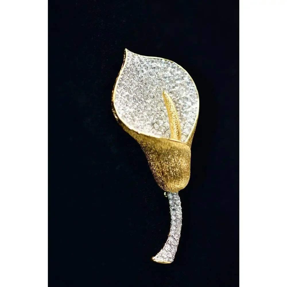 Nolan Miller stunning brooch