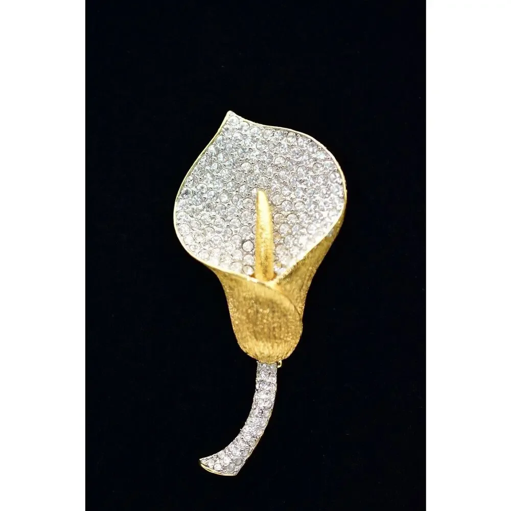 Nolan Miller stunning brooch