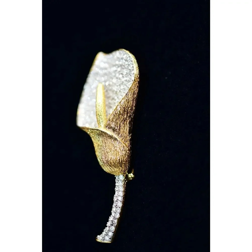 Nolan Miller stunning brooch