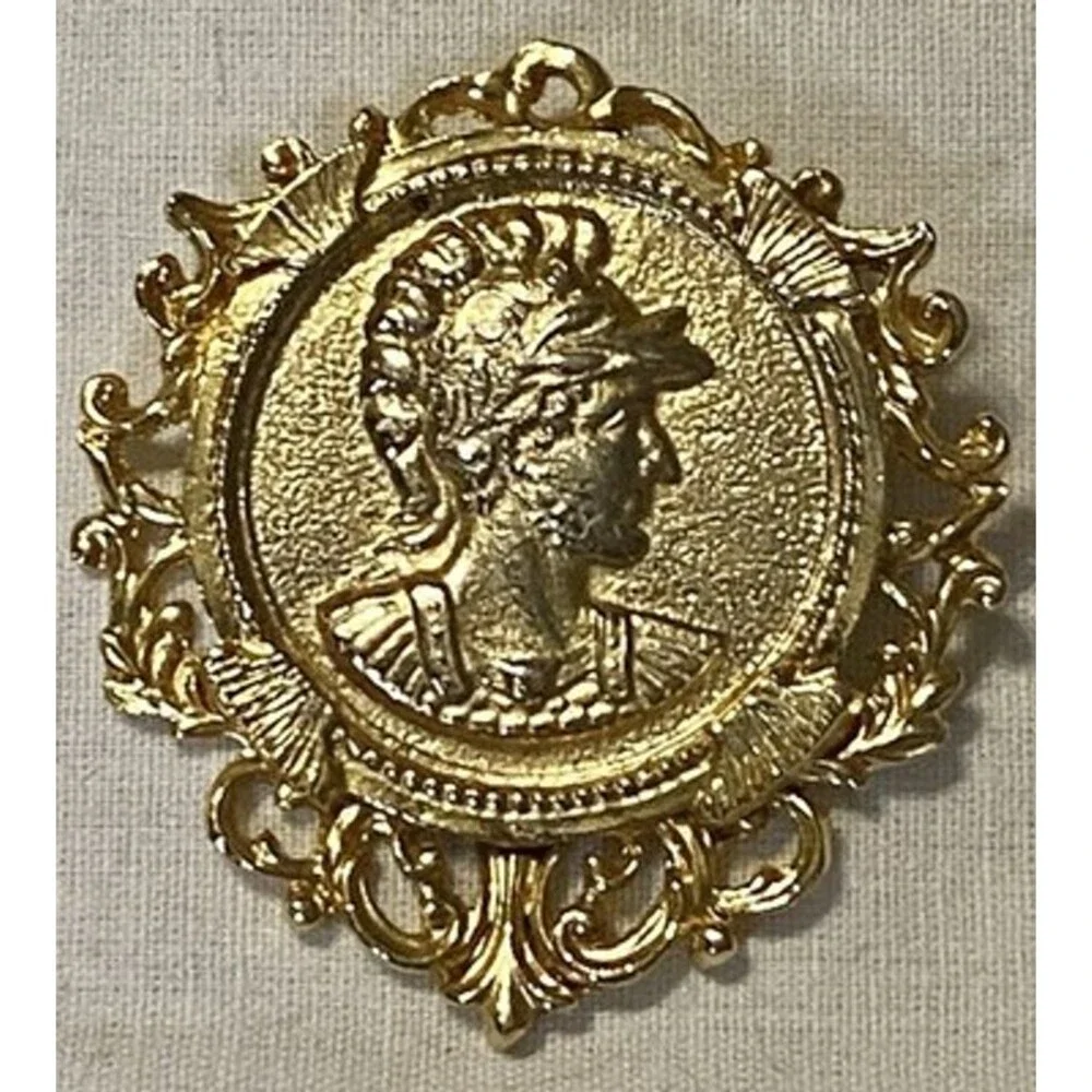 Brooch, Pin, Pendant, Warrior,  Napoleon Emperor, gold tone, vintage
