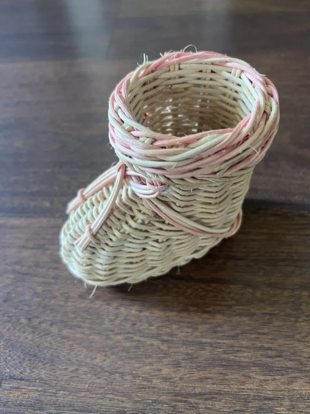 N/A boot shaped tied
