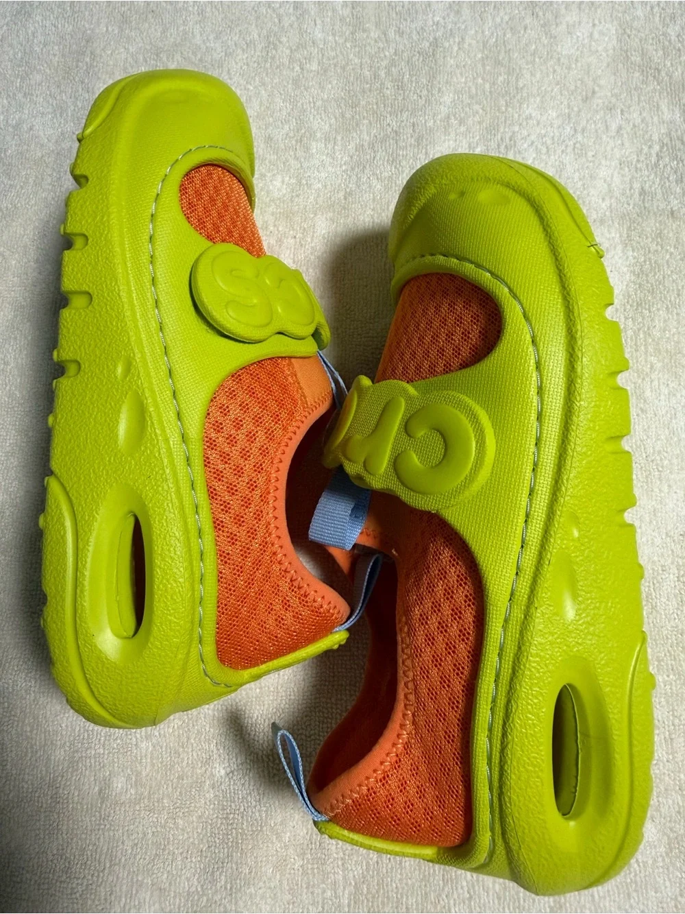 CROCS new tags