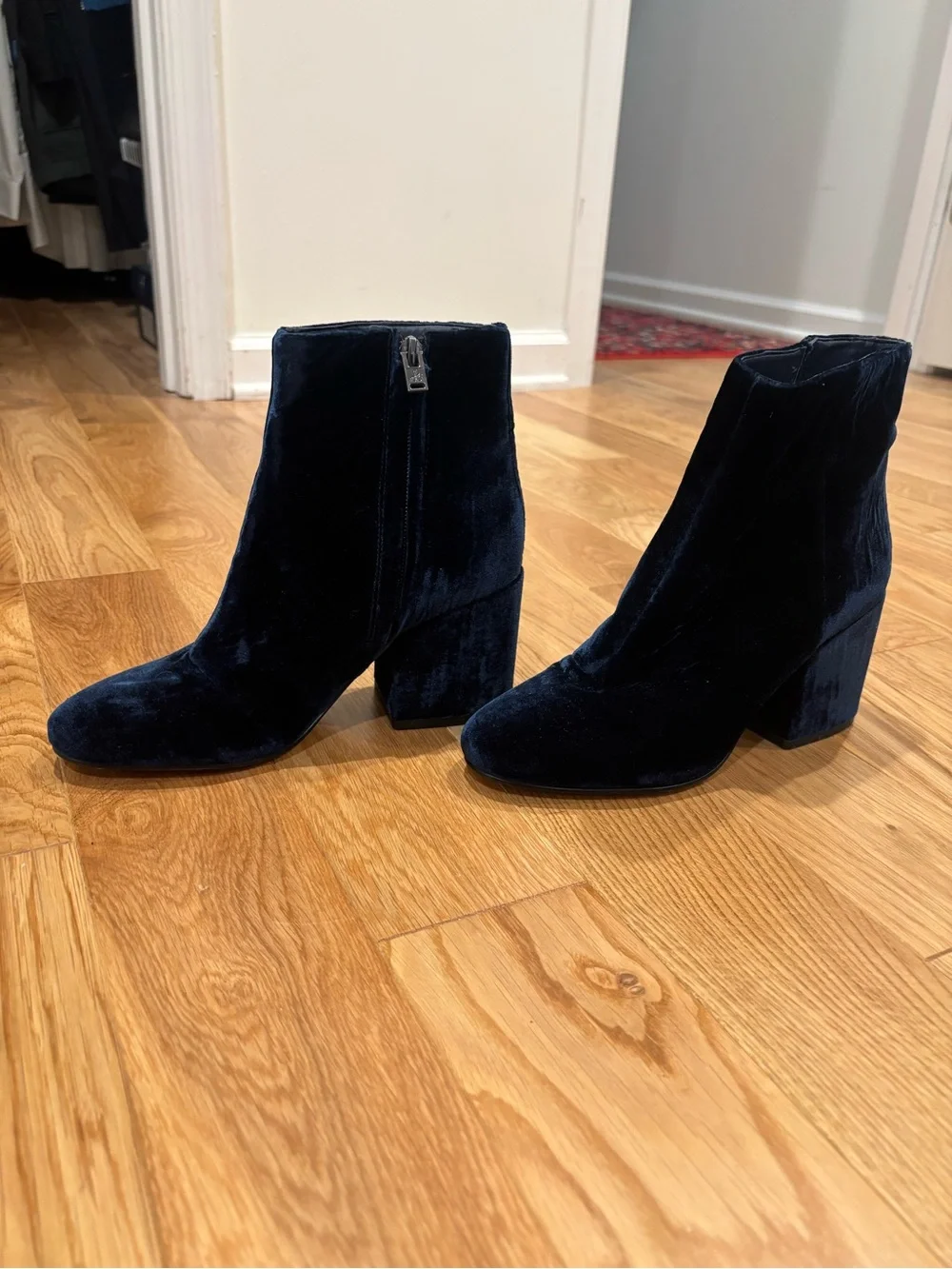 Sam Edelman elegant navy