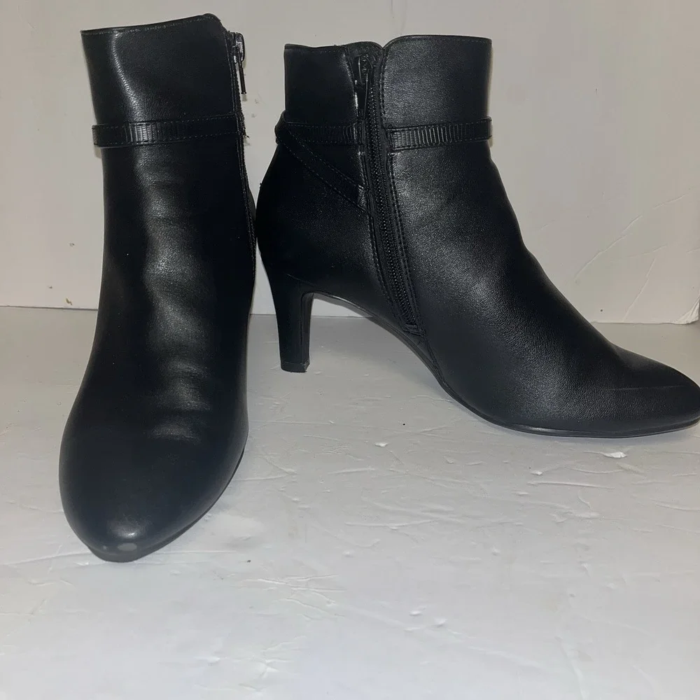 LifeStride Women 8M Black Kitten Heel Ankle Boots Buckle Strap Office Chic GUILD