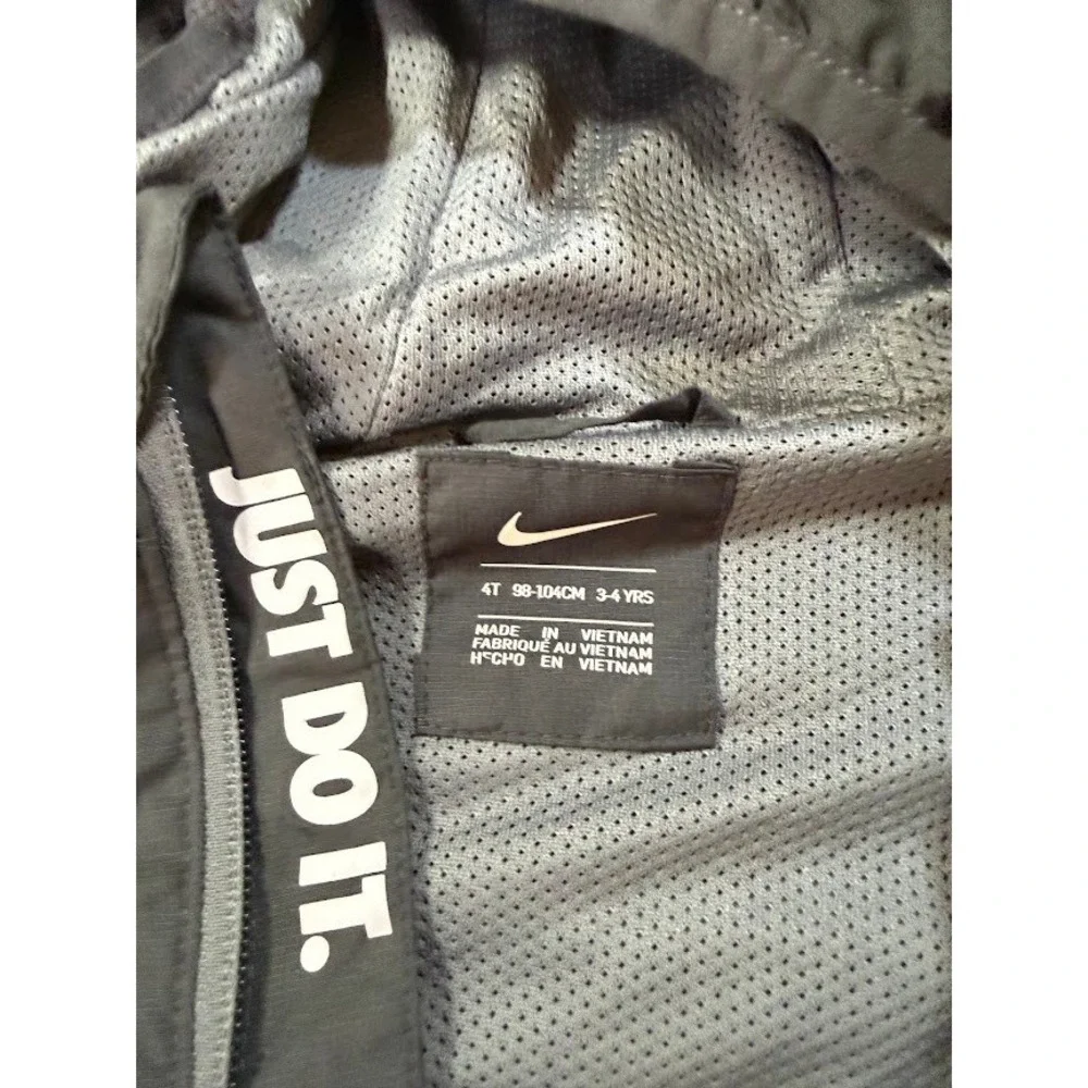 Nike boys windbreaker