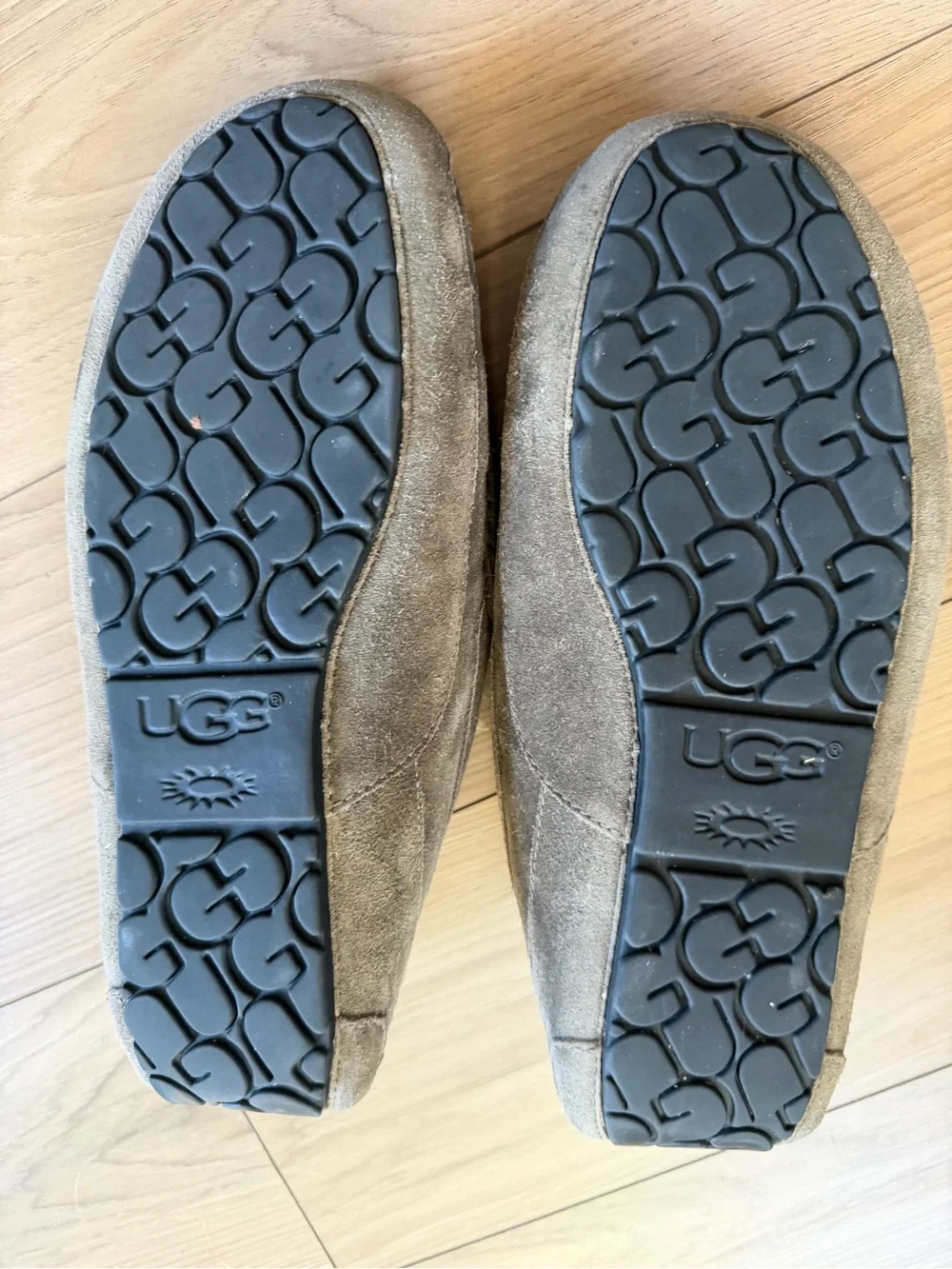 UGG Ascot Men's Gray Shearling-Lined Slip-On Slippers Sz 11