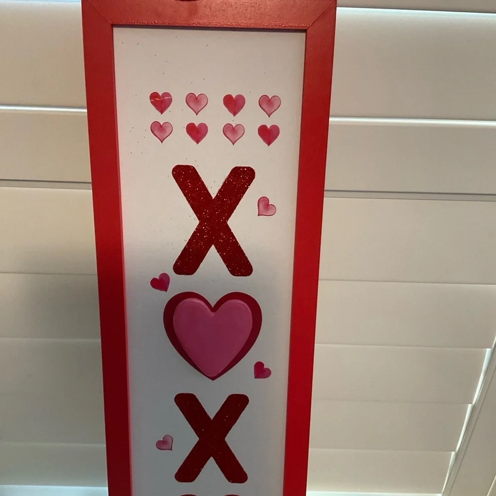 Red and White Holiday Wall Decor