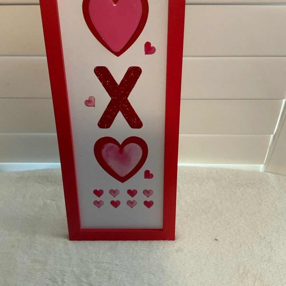 Red and White Holiday Wall Decor