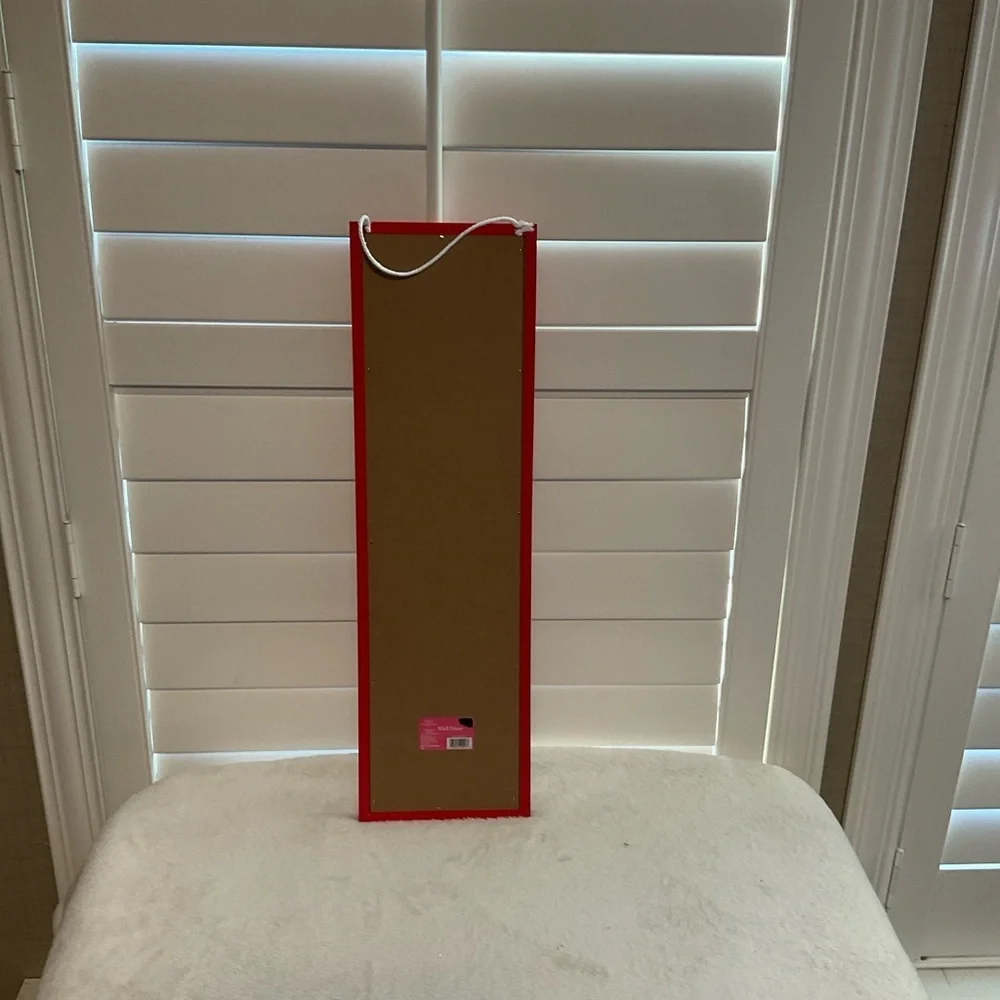Red and White Holiday Wall Decor