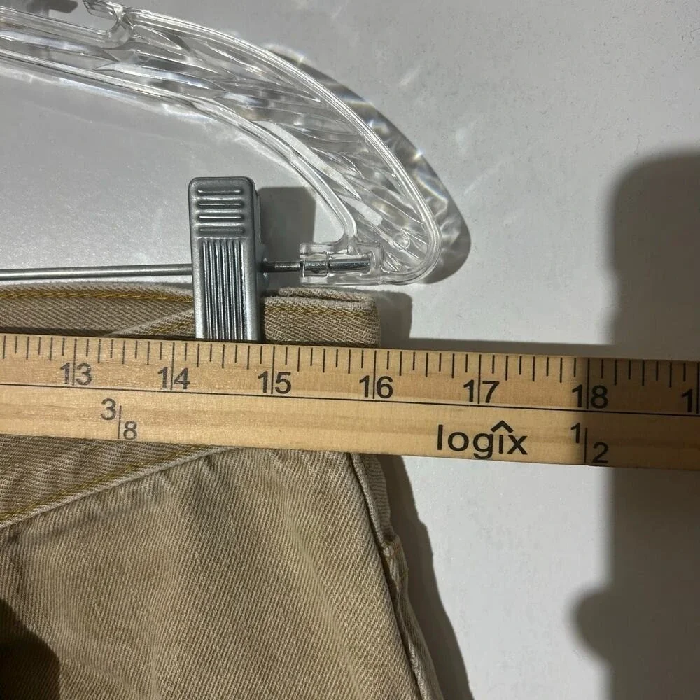Levis measurements waist