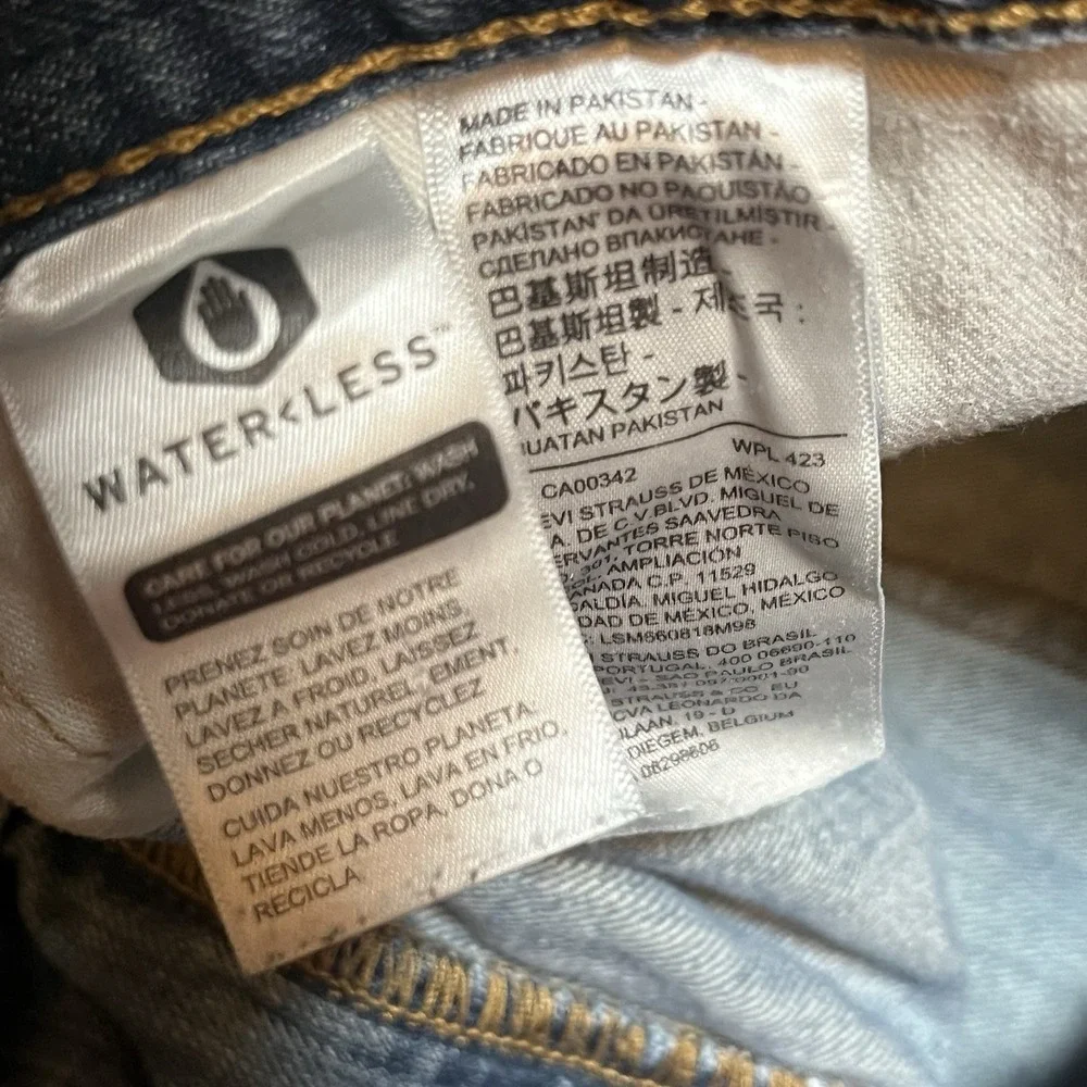 Levis preowned good