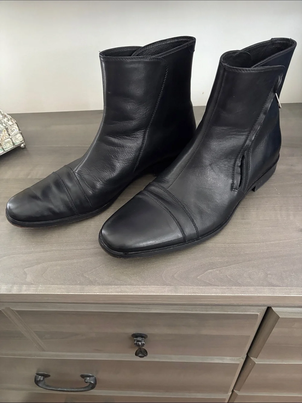 DKNY Matthew Men’s Black Leather Dress Ankle Boots Side Zip Cap Toe Size 10.5