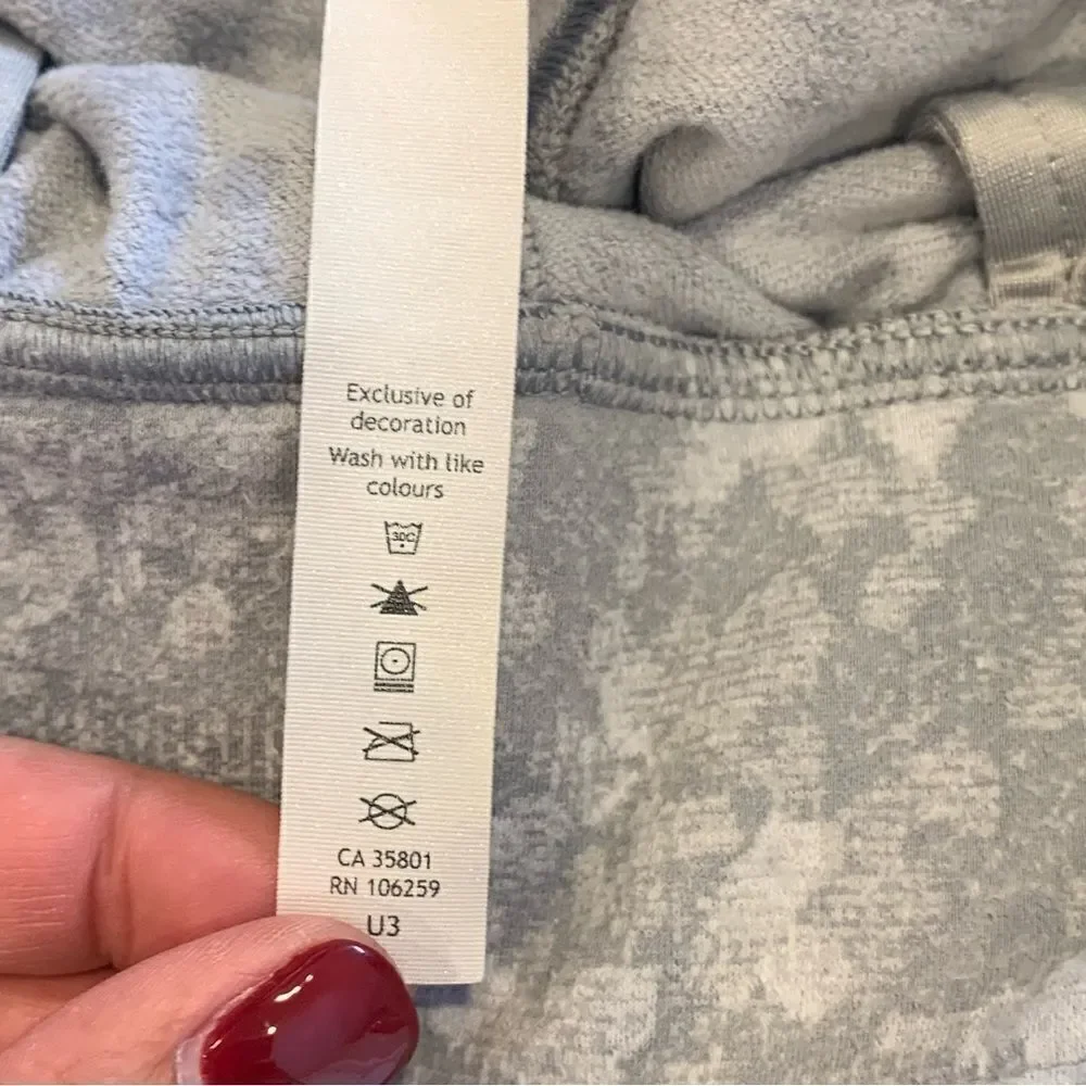 lululemon athletica size rip